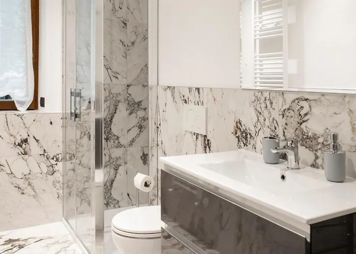 Golden Panorama Apartment *