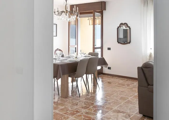 Golden Panorama Apartment