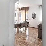Golden Panorama Apartment